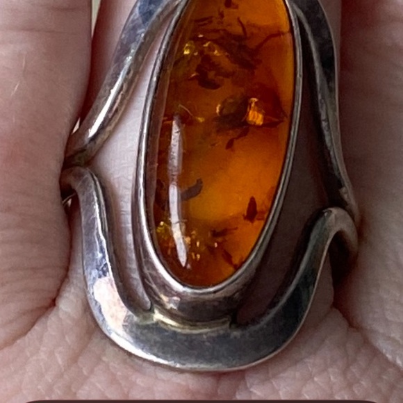 DDD Silver and Amber Ring - Picture 4 of 5
